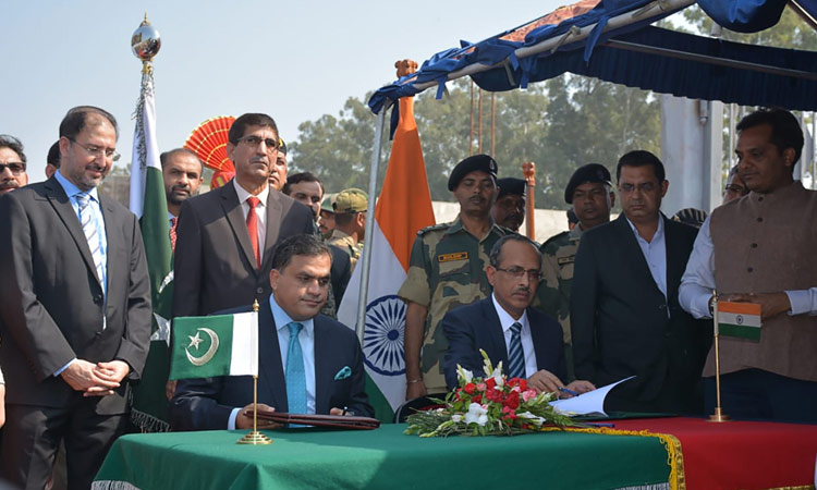 Pakistan, India sign deal on visa-free corridor for Sikh pilgrims 