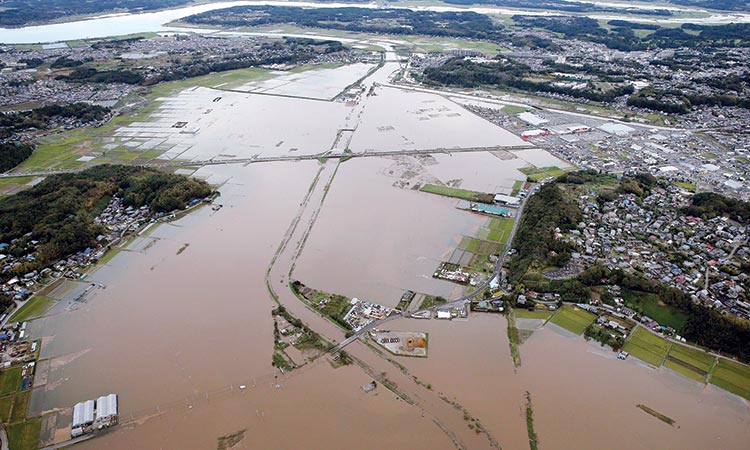 Floods, mudslides kill 10 in Japan