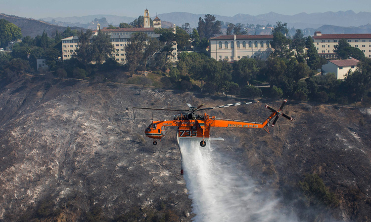 Los Angeles wildfire forces residents, celebrities to flee