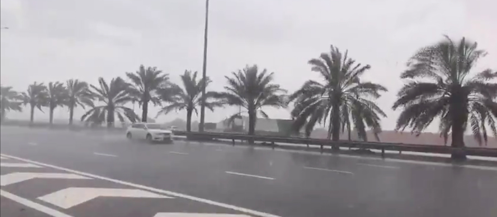 Rain falls across several areas of UAE; lowest temperature recorded in Jebel Jais