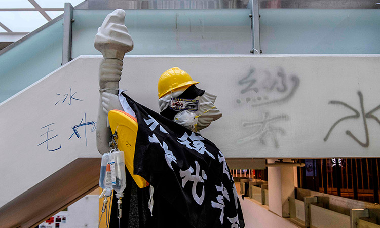 Hong Kong police plan to enter ransacked campus tomorrow