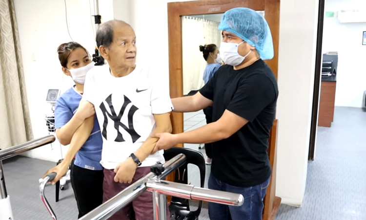 VIDEO: UAE expat pays surprise visit to  ailing father after five years 