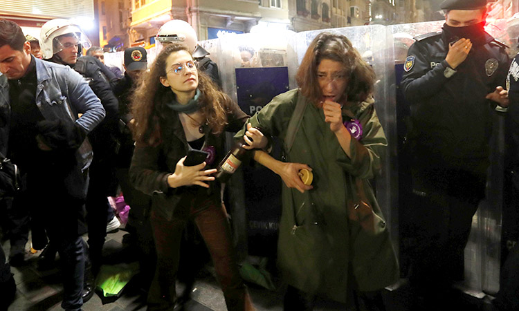 Turkish police fire teargas to disperse women's day rally