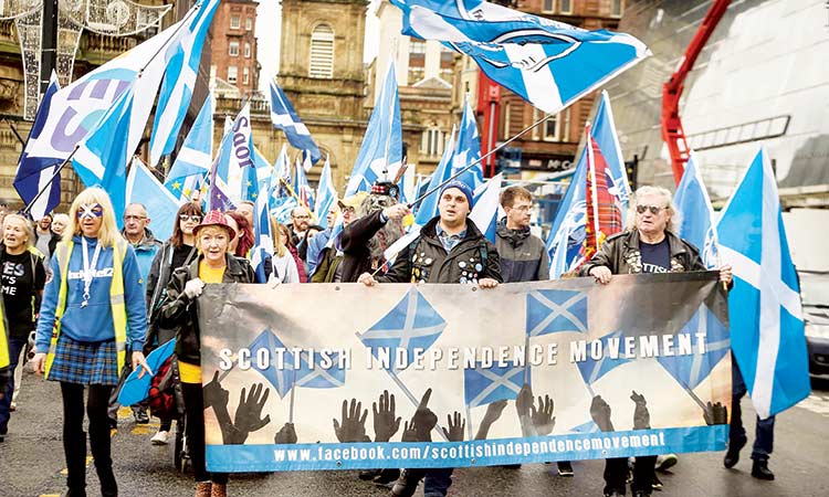 Thousands march for Scottish independence