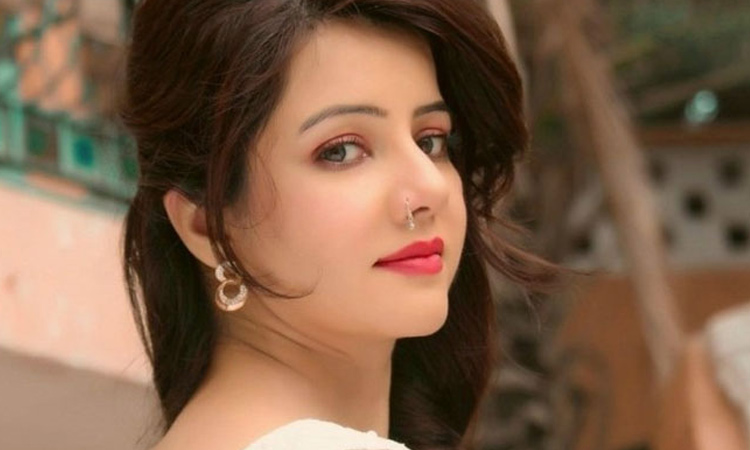 Pakistani singer Rabi Pirzada quits showbiz over her leaked videos 