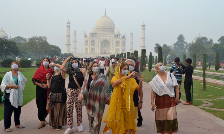 India's capital restricts many private cars as people choke in dirty air