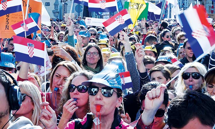 Teachers rally for higher wages in Croatia