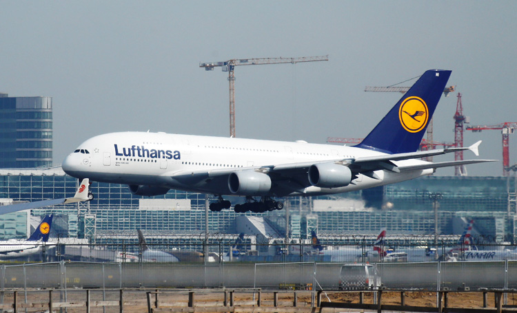 Lufthansa to cut leadership positions, 1,000 admin jobs