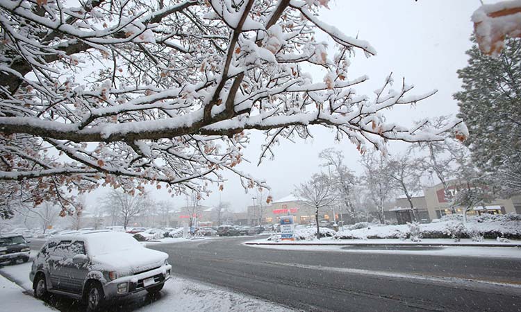 Powerful storm pushes into Midwest with heavy snow