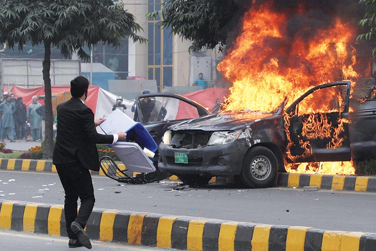 Four patients die as lawyers  clash with doctors in Lahore