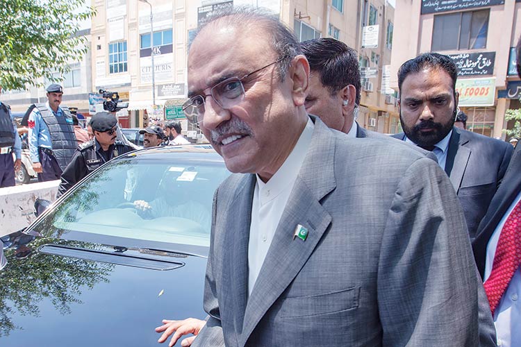 Former Pak president Zardari gets bail