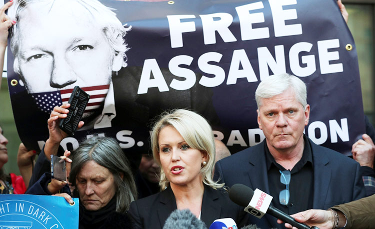 Assange aide arrested trying  to leave Ecuador