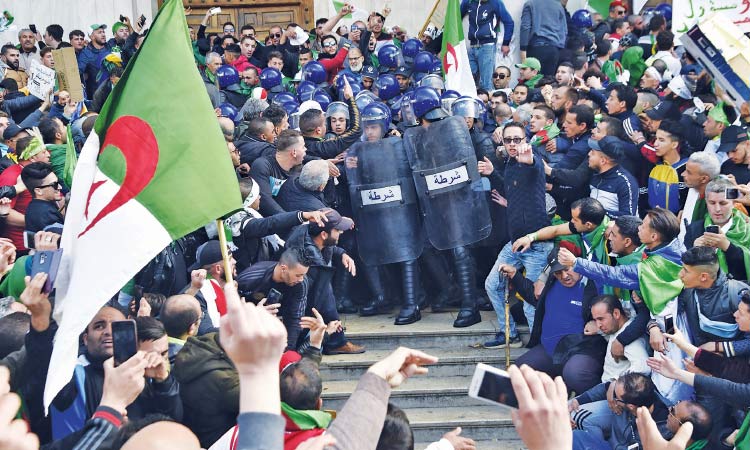 Algeria protesters defy police to keep up pressure on regime