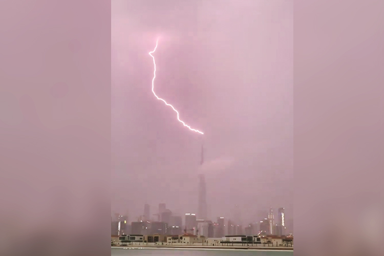 Sheikh Hamdan shares video of a ‘lightning strike on Burj Khalifa’