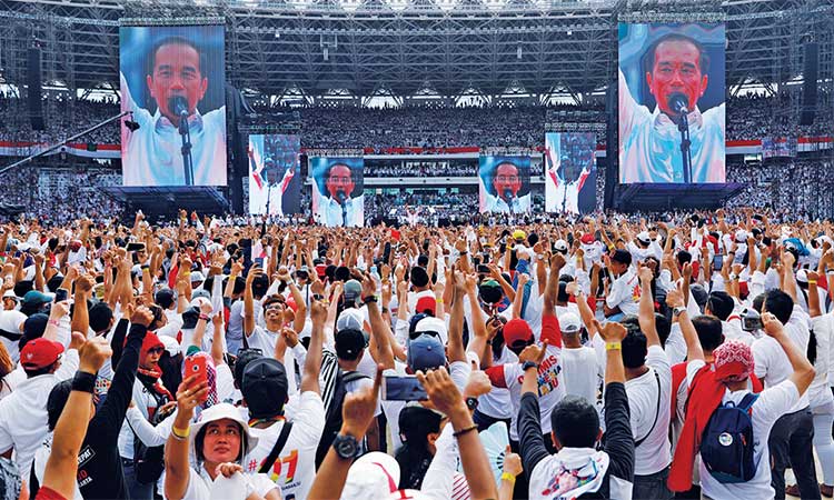 Indonesia campaign rallies draw tens of thousands