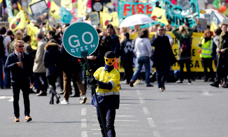 Thousands block London roads, demand action on climate change