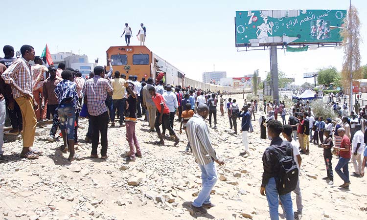 Sudan activists warn of  attempt to clear sit-in site