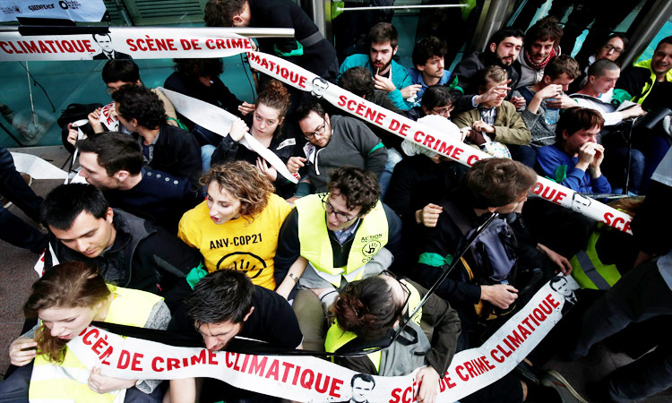 Climate change protesters block access to French multinationals