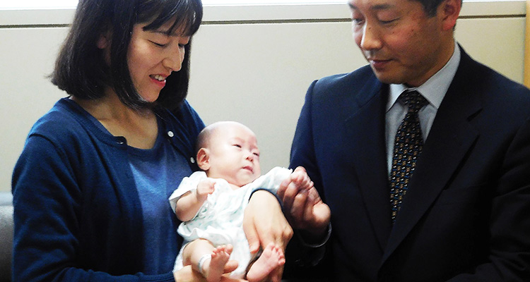 'World's smallest baby boy' set to go home in Japan 