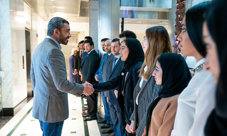 Abdullah meets group of UAE students studying in US