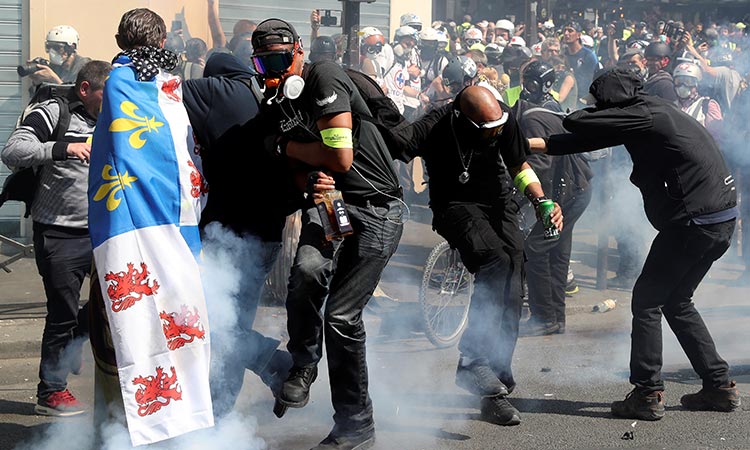 Paris prosecutors probe 'suicide' taunts targeting police at protest 