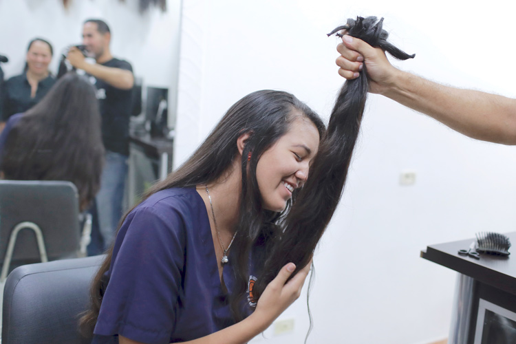 Venezuelan women sell their hair for survival