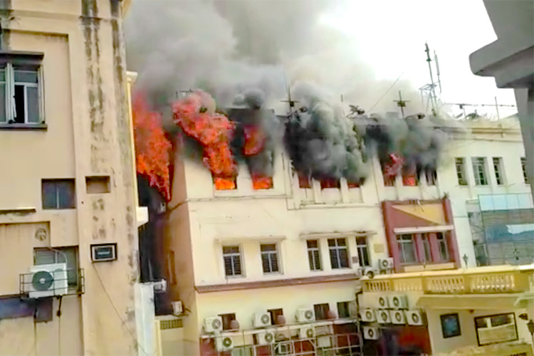 Video: Fire breaks out in Kolkata building