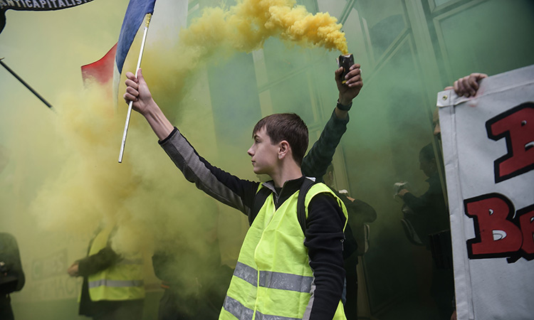 Unions, leftwing parties join 'yellow vests' for Paris march 