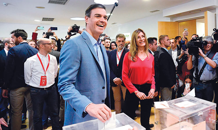 Turnout high in Spain for polarised election