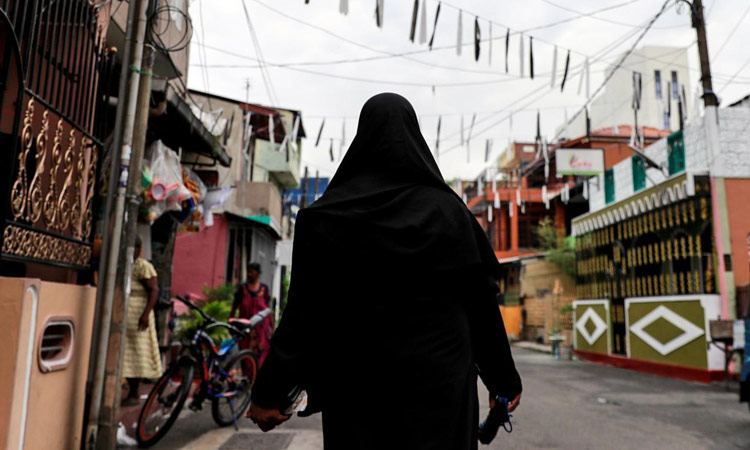 Sri Lanka bans face veils after attacks by militants