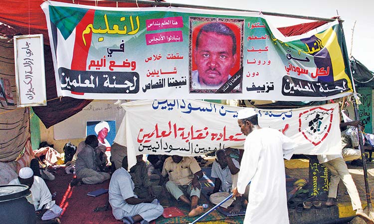 Sudanese protest leaders, army rulers resume talks