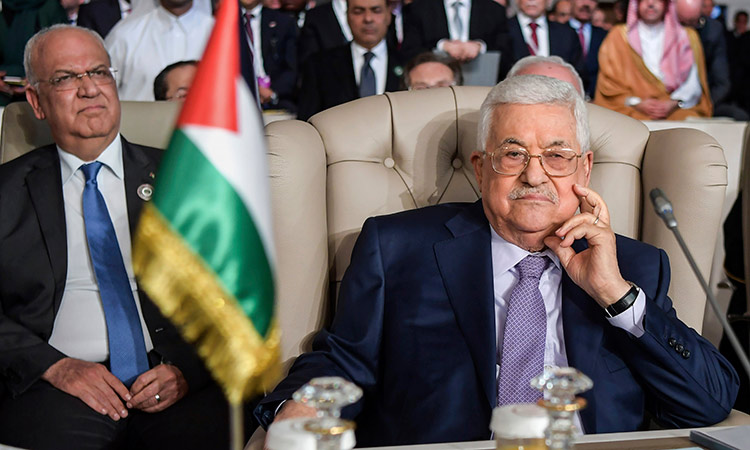 Palestine president fires all of his advisers