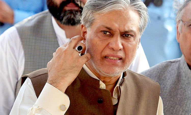 Man showers abuse on Pak finance minister Ishaq Dar in Washington