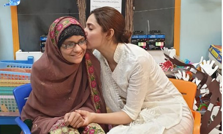 Pakistani actress Mahira Khan fulfils cancer patient's wish