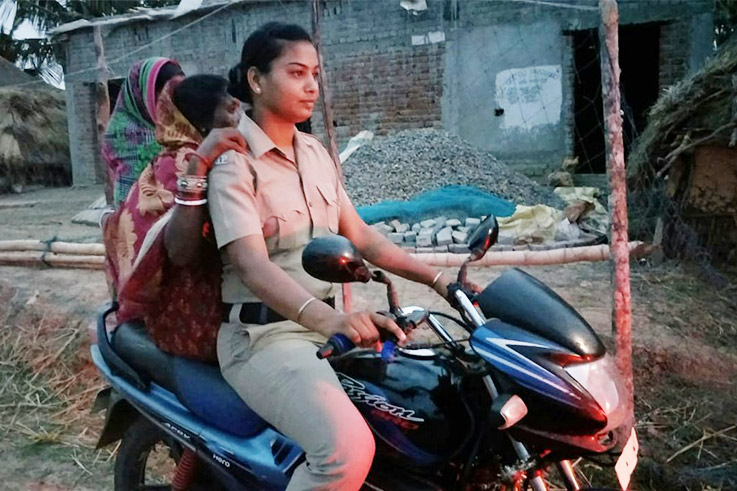 Lady police officer evacuates people on bike during Fani, criticised for not wearing helmet