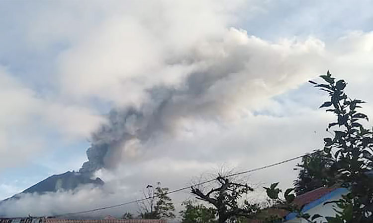 Indonesia's Mt. Sinabung spews massive smoke-and-ash column