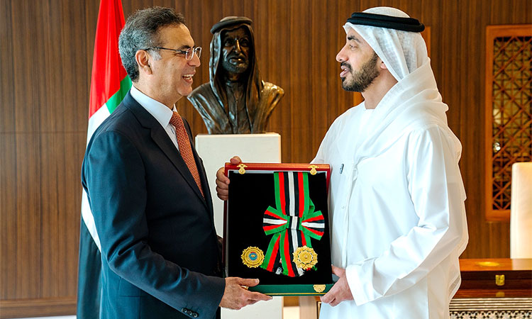 Sheikh Khalifa confers Order of Independence on ambassador of Pakistan