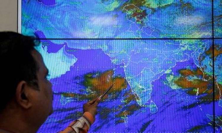 India evacuates hundreds of thousands as cyclone Vayu builds fury