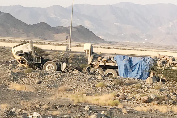 Asian driver dies after truck flips over in Fujairah