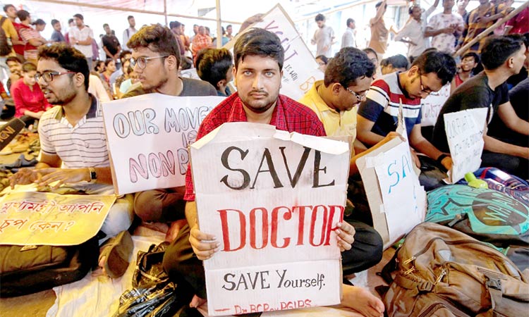 Video: Thousands of doctors go on strike in India to demand safety after attack