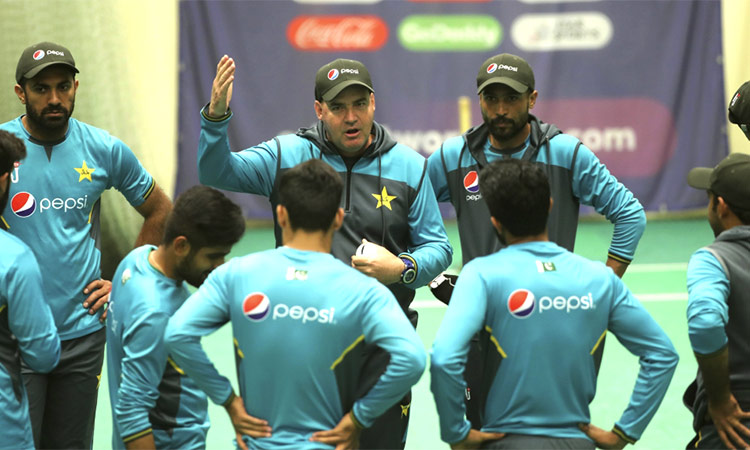 Become heroes with India win, Arthur tells Pakistani players 	