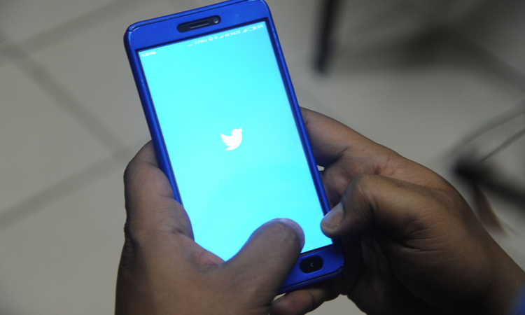 Twitter down for thousands of users