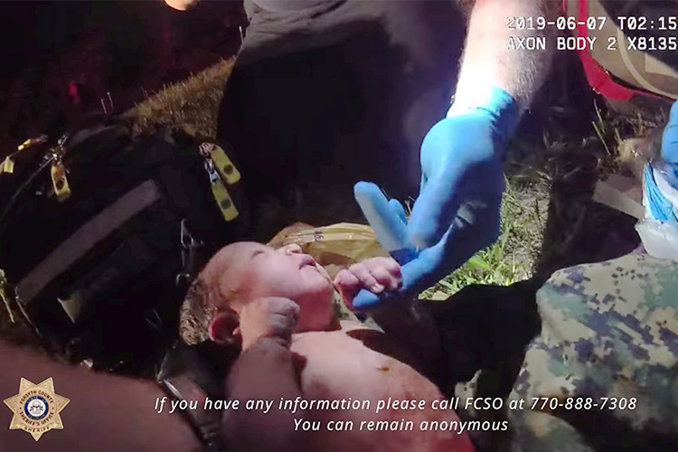 US police officers  rescue newborn girl  from plastic bag 