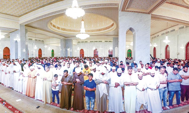 Thousands join special Ramadan prayers