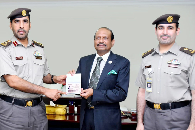 Lulu Chairman MA Yusuff Ali gets first Gold Card in UAE