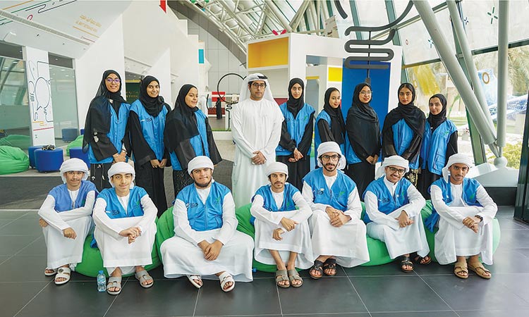 UAE students visit aerospace entities