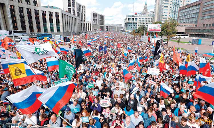 Thousands rally in Moscow as election anger boils over