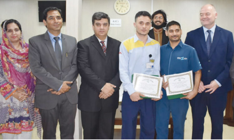 Two Pakistanis feted for honesty