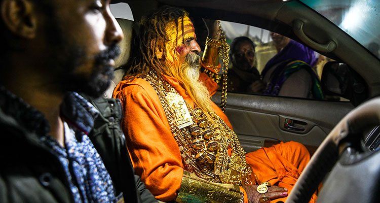 Indian 'Golden Baba' wears 16 kg gold ornaments