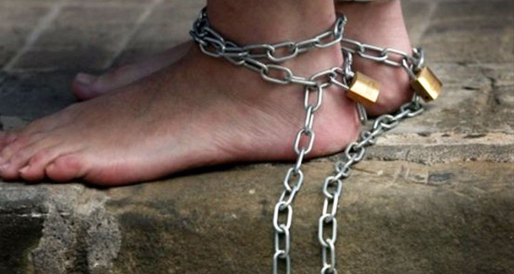 Pakistani arrested for keeping minor son in shackles